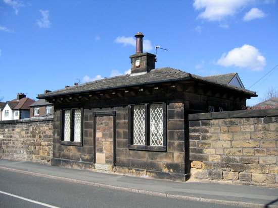 Norton Priory lodge, Halton village